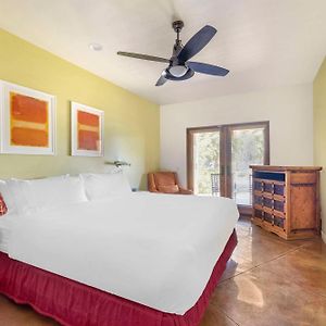 2 BEDROOMS 1 KING 2 TWIN BEDS